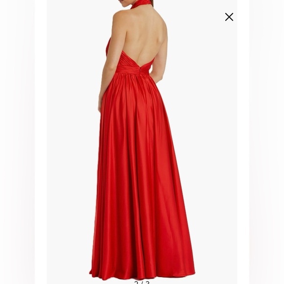 Mac Duggal Formal Gown 
Womens size 6 
NWOT 
Rosette Halter Chiffon Evening Gown - Picture 11 of 13